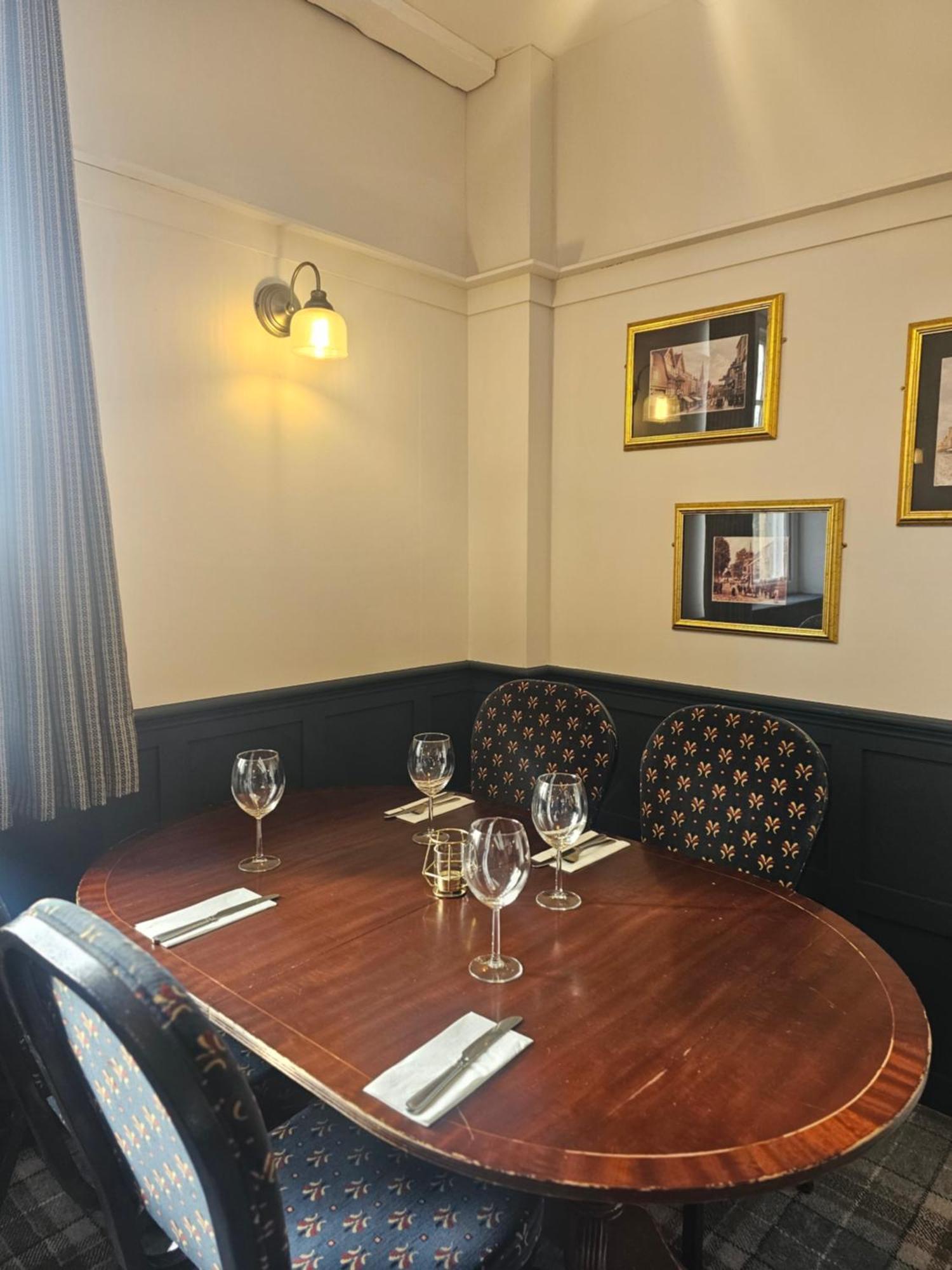 The Old Railway Hotel Porton 外观 照片